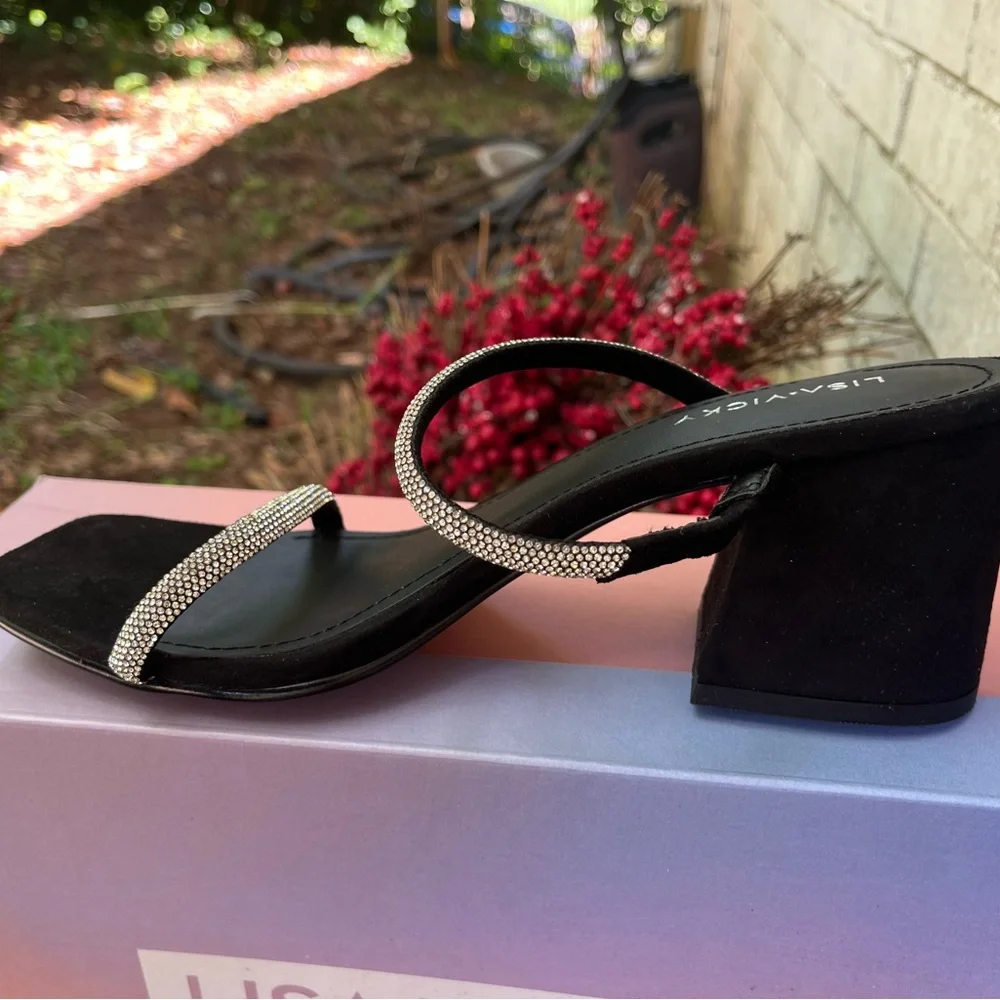 🆕 Lisa & Vickie Black Sandals with Silver Accents. 7